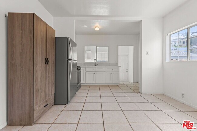 Building Photo - 1174 S Highland Ave