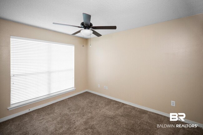 Building Photo - 13097 Concord Dr E