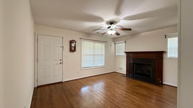 Building Photo - Two bedroom Two bathroom with shop/craft room