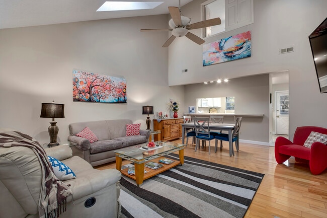 Building Photo - 308 Chota View Pl