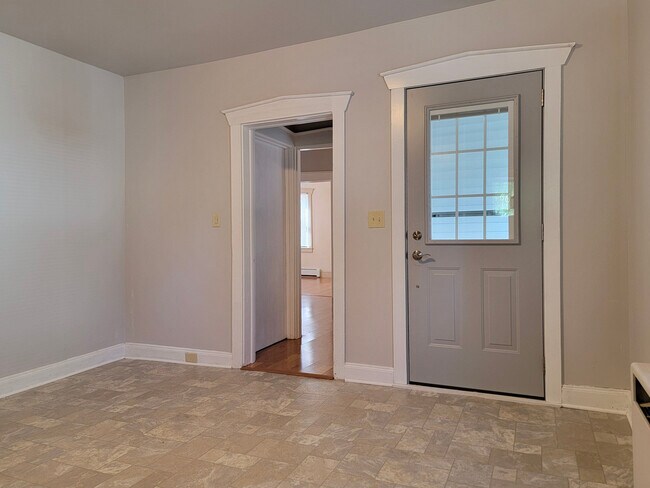 Building Photo - 271 W Main St