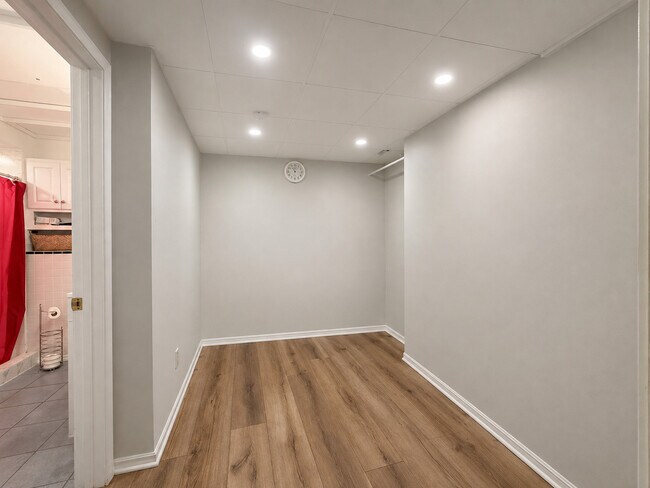 Building Photo - 1021 Stonegate Rd