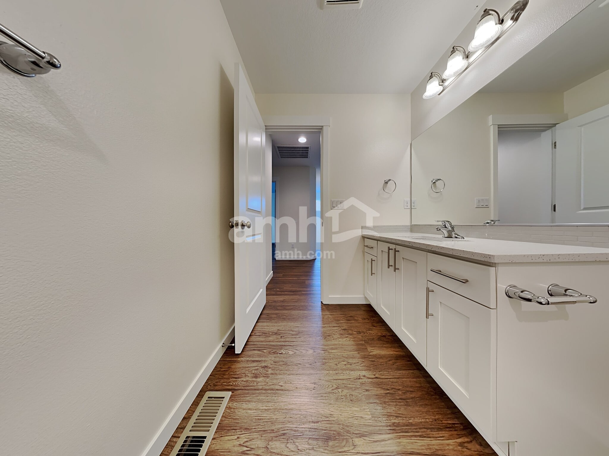 Building Photo - 1013 NE 11th Way