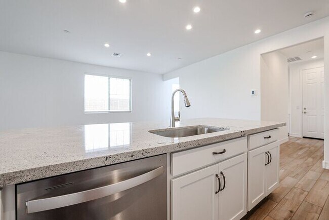 Building Photo - Beautiful Home in the Highly Desirable Vistancia Community of Peoria