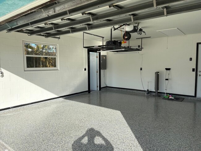 Building Photo - 6195 Pecan Rd