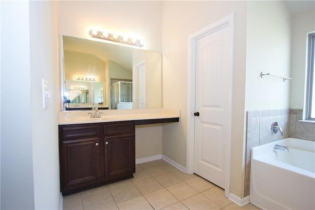 Building Photo - 793 Kaitlyn Dr