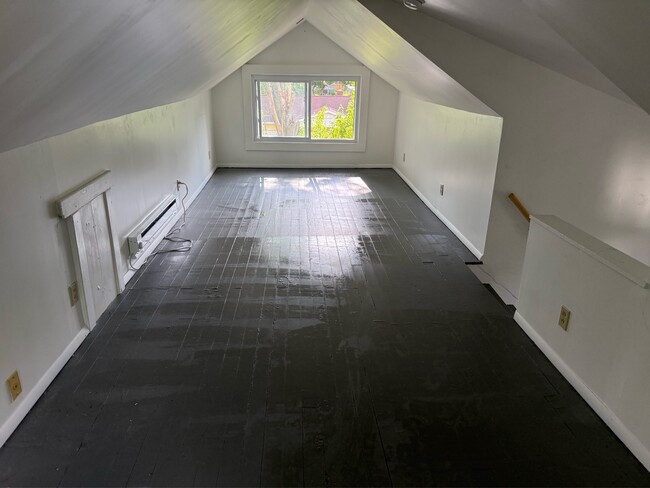 Building Photo - 275 Goodview Ave