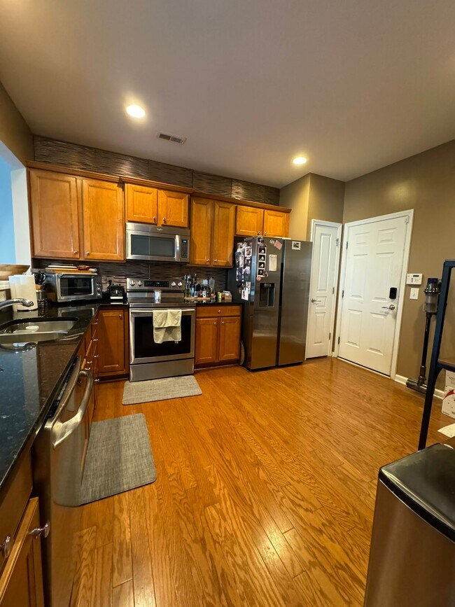 Building Photo - 8221 Saltwood Pl