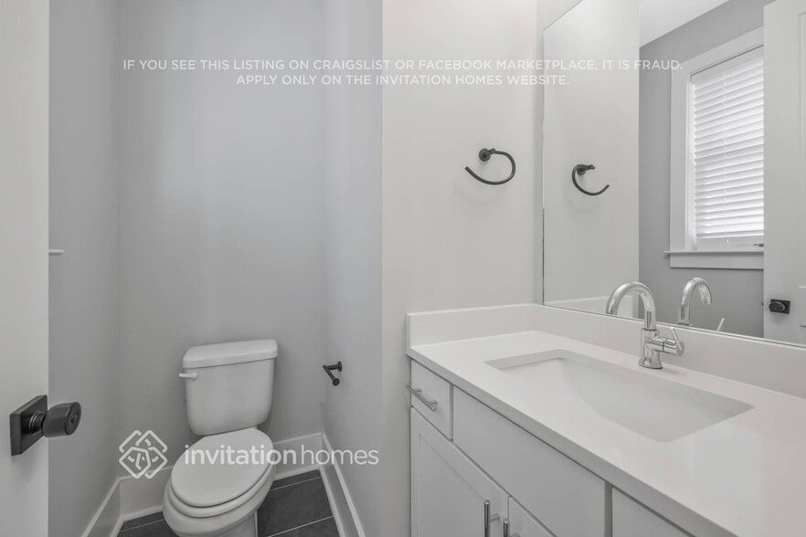 Building Photo - 647 Vernon Ave