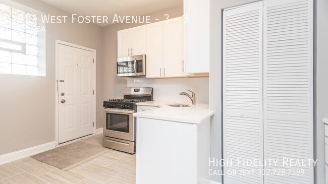 Building Photo - 1057 W Foster Ave