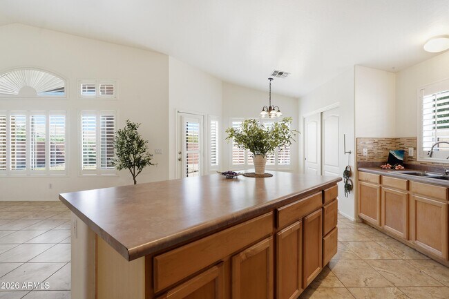Building Photo - 4441 E Cottonwood Ln