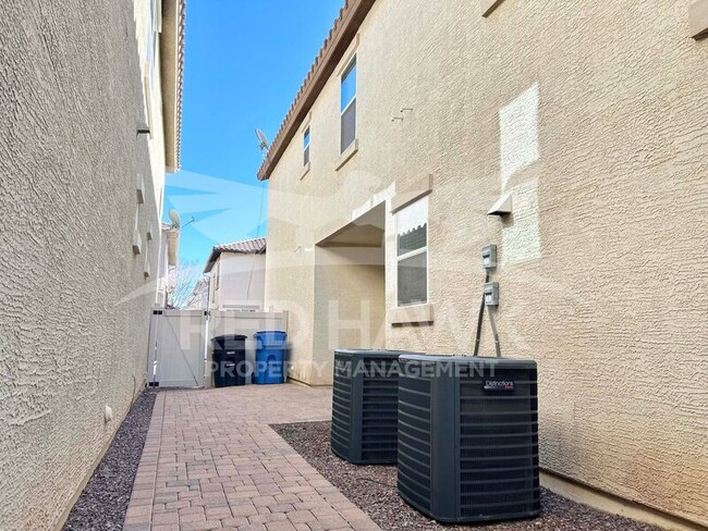 Building Photo - 850 S Henry Ln