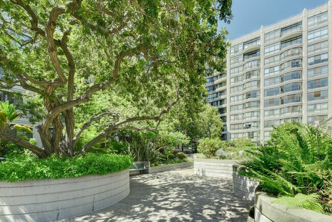 Building Photo - 300 3rd St