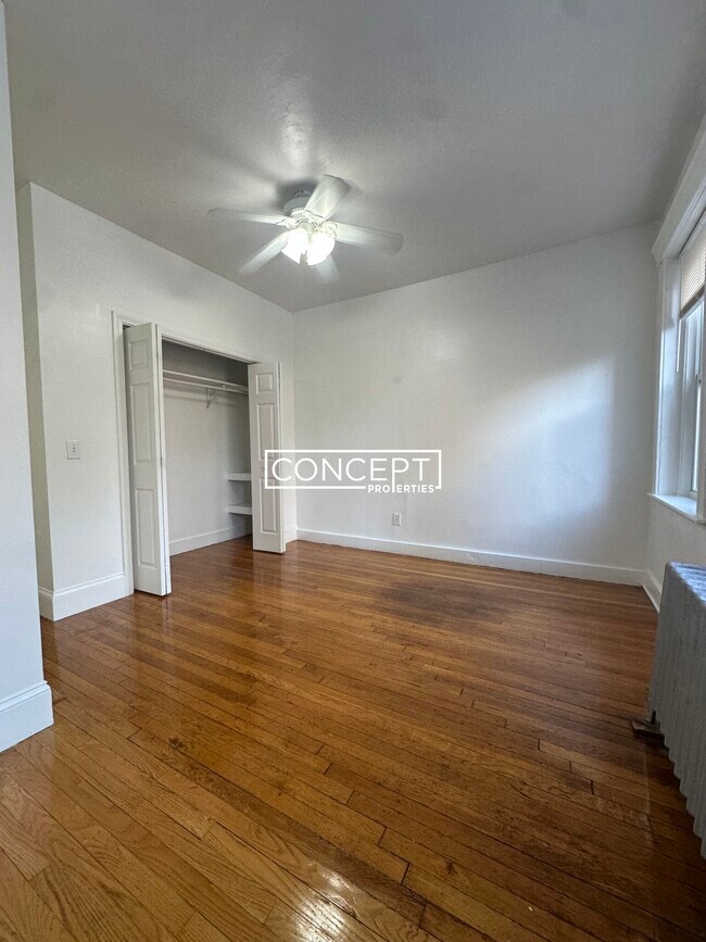 Building Photo - 149 Park Dr