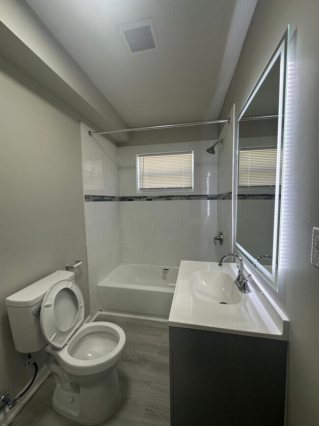 Building Photo - Live in Style at Bellagio East Living I: Convenient and Vibrant Community in Indianapolis