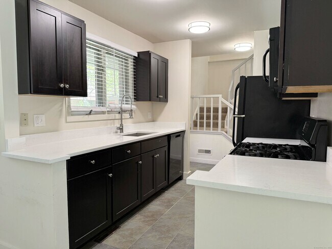 Building Photo - 115 Montoya Dr
