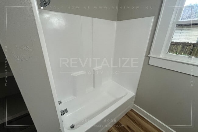 Building Photo - Beautiful Renovated 3 Bedroom/2 Bathroom H...