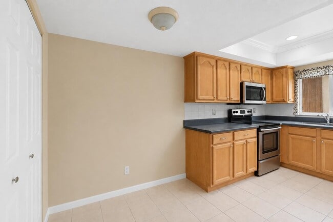 Building Photo - 3130 Kingswood Terrace