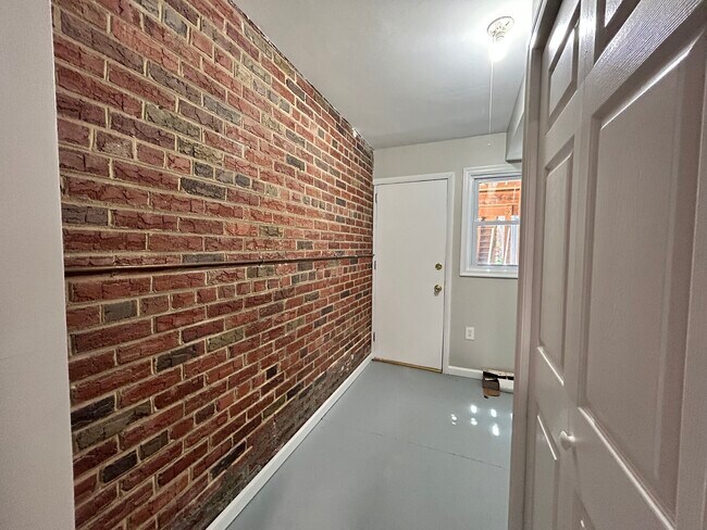Building Photo - 24 Gallatin St NW