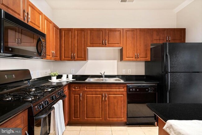 Building Photo - 12956 Centre Park Cir