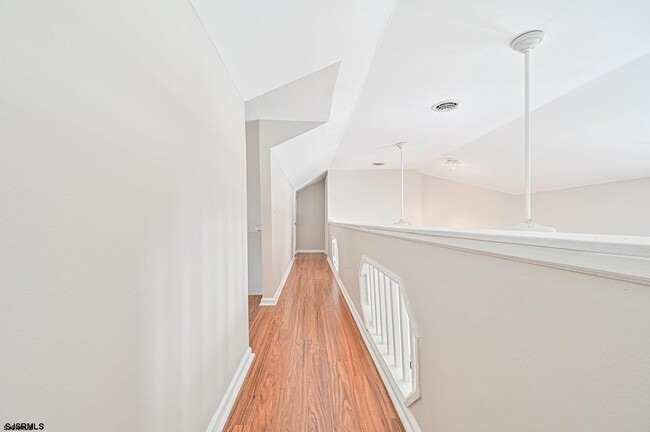 Building Photo - 712 2nd Ave