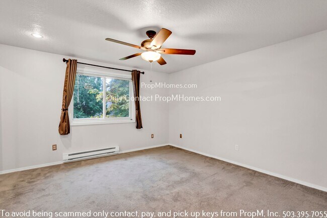 Building Photo - Charming Two Bedroom Condo with Close Access to I-5!