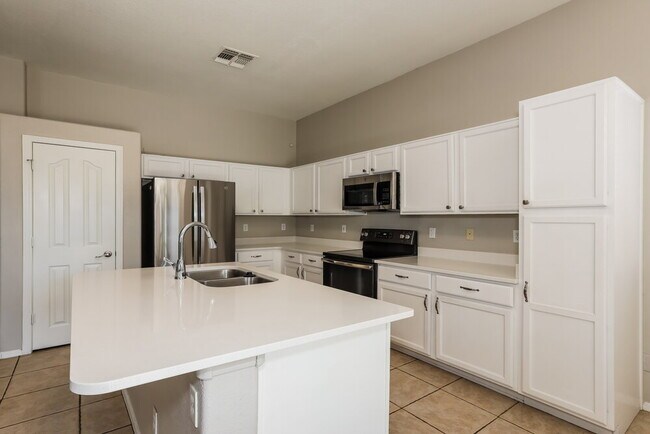 Building Photo - 13587 W Tara Ln