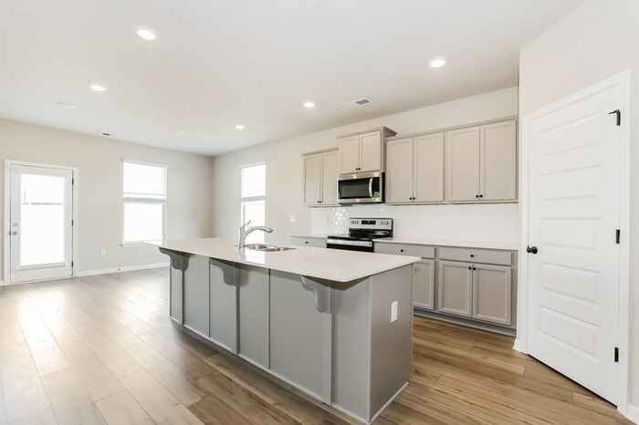 Building Photo - 1547 Stinson Ln