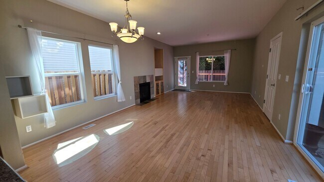 Building Photo - Kent The Parks HOA Community  3 bed, 2.5 bath rental home. Available NOW!
