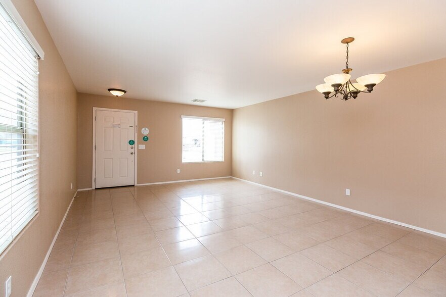 Building Photo - 3630 W Mesquite Ave