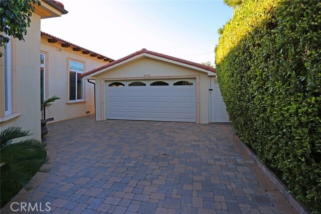 Building Photo - 831 E Orange Grove Ave