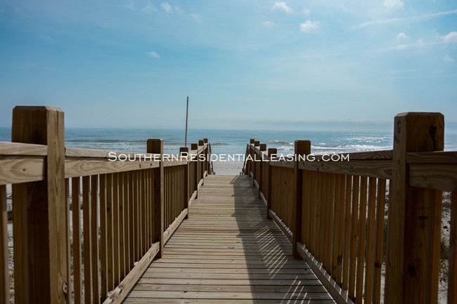 Building Photo - 13333 Johnson Beach Rd Unit 204 ~by Southern