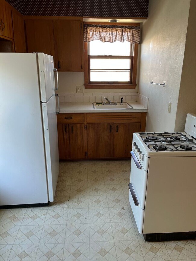 Building Photo - 320 S 17th St