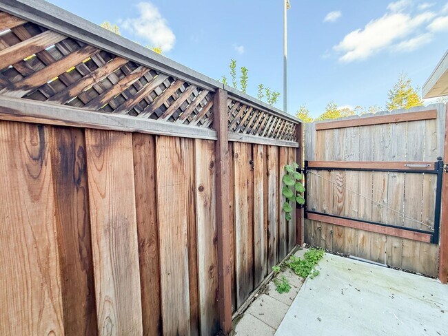 Building Photo - Newer Modern Single Family Home With Cupertino Schools