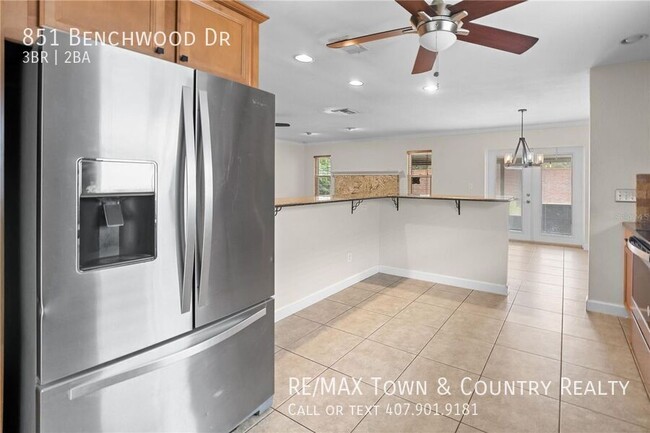 Building Photo - 851 Benchwood Dr