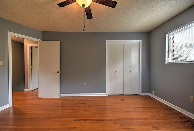 Building Photo - 311 Redstone Dr