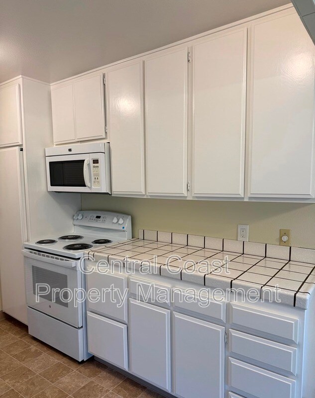 Building Photo - 1360 Josselyn Canyon Rd