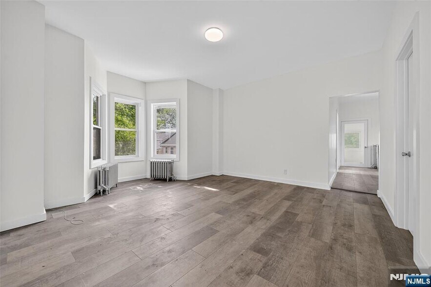 Primary Photo - 66 Boulevard