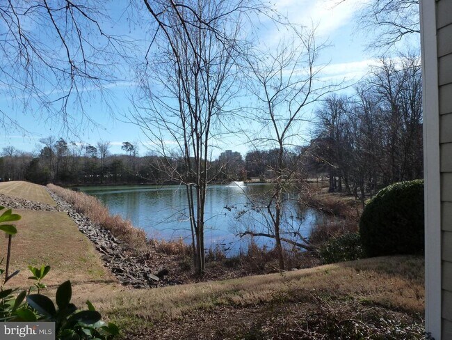 Building Photo - 1708 Lake Shore Crest Dr