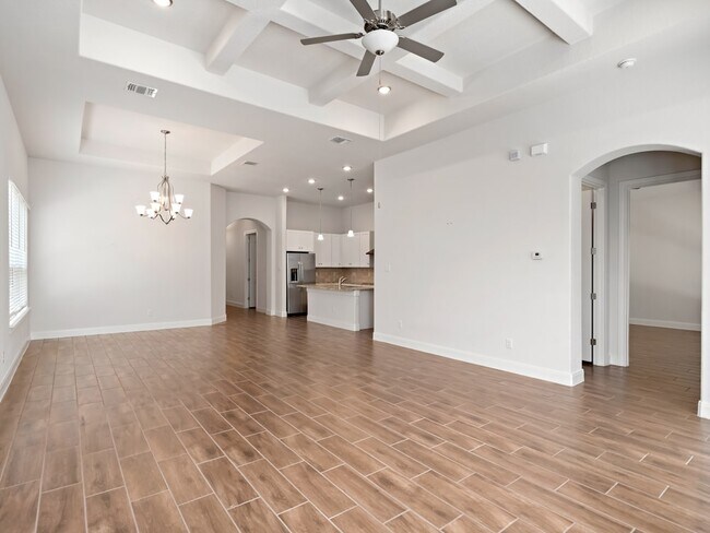 Building Photo - 586 Carriage House