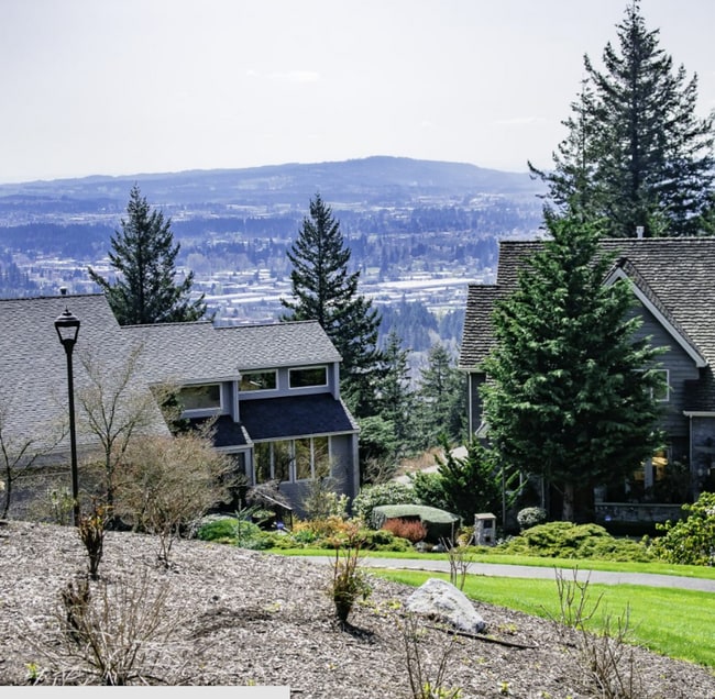Building Photo - Secluded Lake Oswego Condo at Mountainside...
