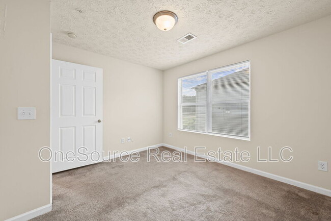 Building Photo - 5304 Fairington Club Dr