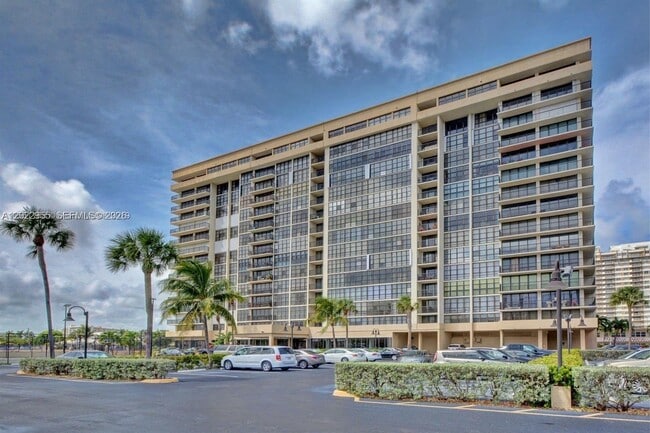 Building Photo - 2017 S Ocean Dr