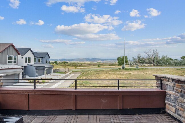 Building Photo - West Longmont 2BDR w/ Mountain Views