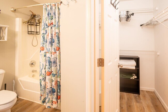 Building Photo - FURNISHED RENTAL-AVAILABLE 3-12 MONTHS STARTING MARCH 4, 2026