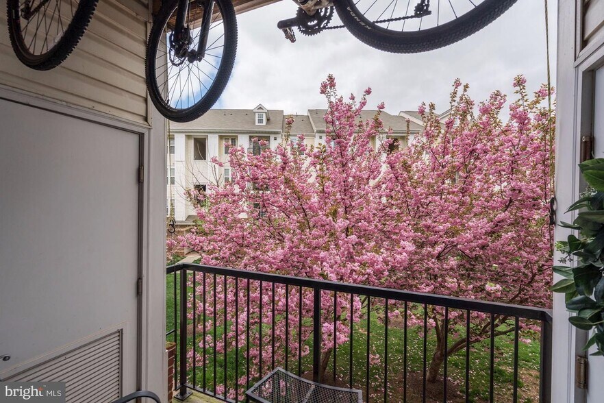 Building Photo - 21228 McFadden Sq