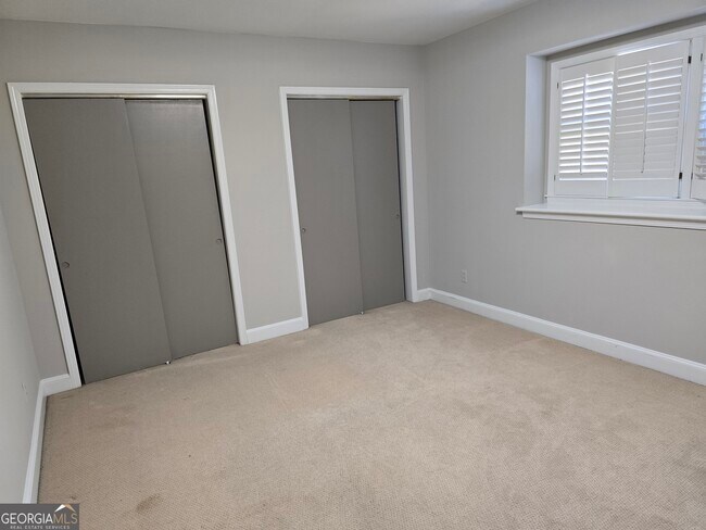 Building Photo - 1652 N Gatewood Rd NE