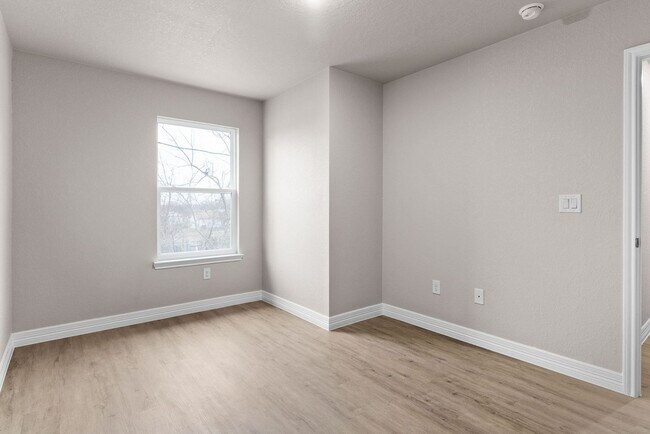 Building Photo - 804 White Meadow Ln