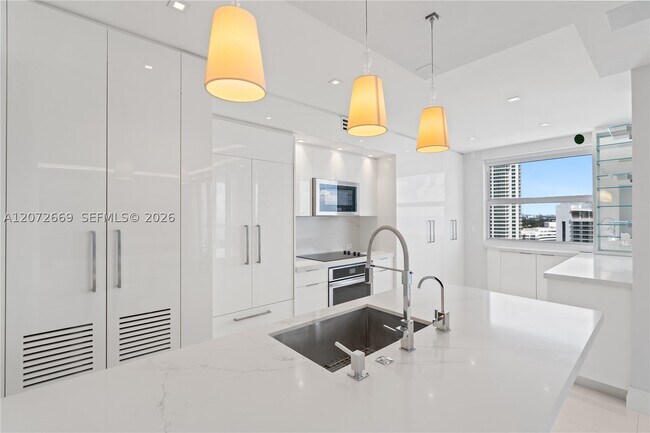 Building Photo - 4201 Collins Ave