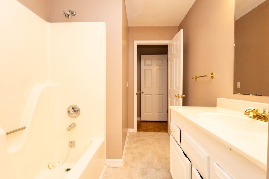 Building Photo - 5428 Country Village Dr